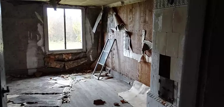 Why Selling a Distressed House Through Traditional Methods Fails in Florida